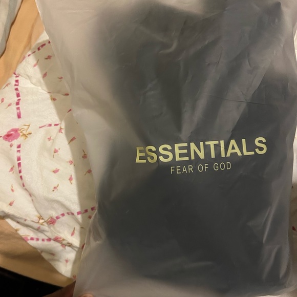 Essential hoodie - Picture 3 of 7